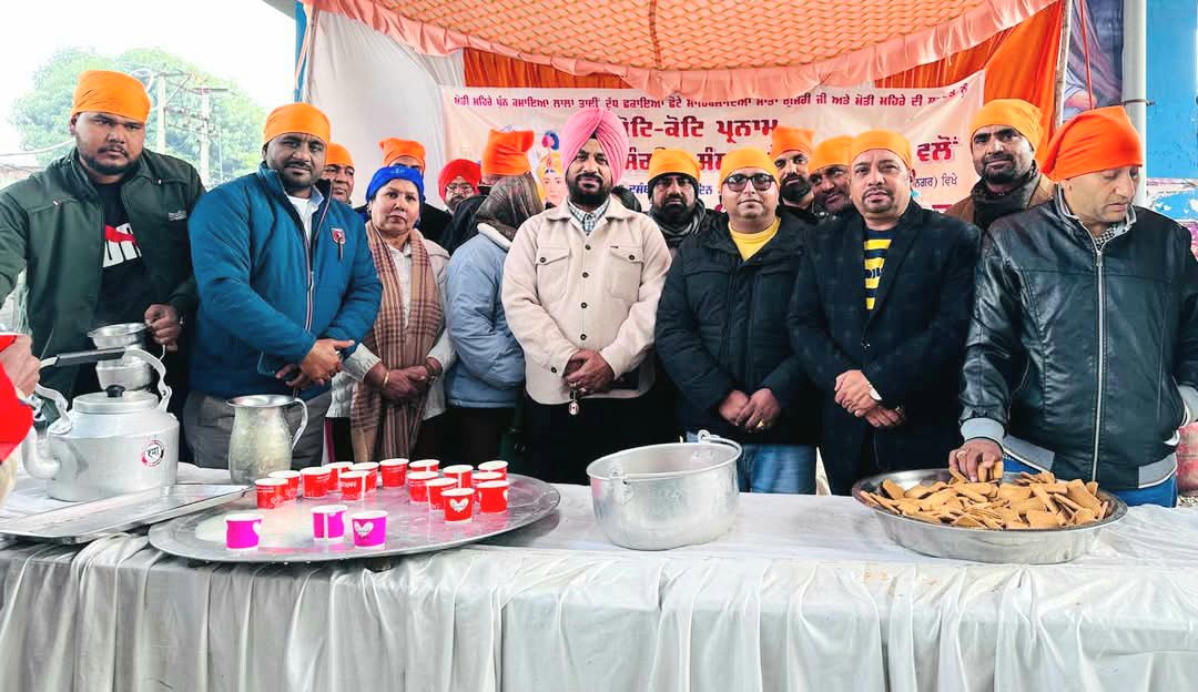 Sur-Sangeet Sanstha Doaba Banga organized a milk langar remembering the martyrdom of Chhote Sahibzadas and Mata Gujri Ji